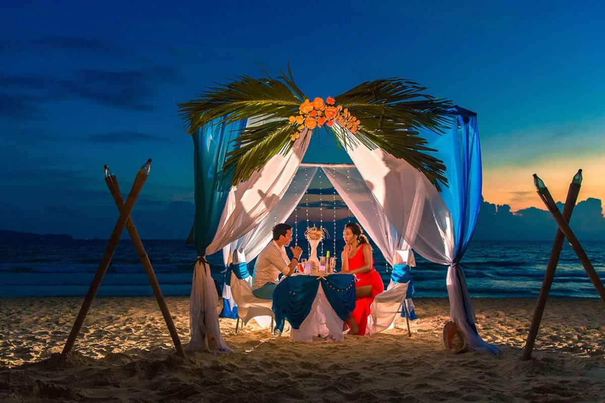 романтический ужин на пляже в нячанге